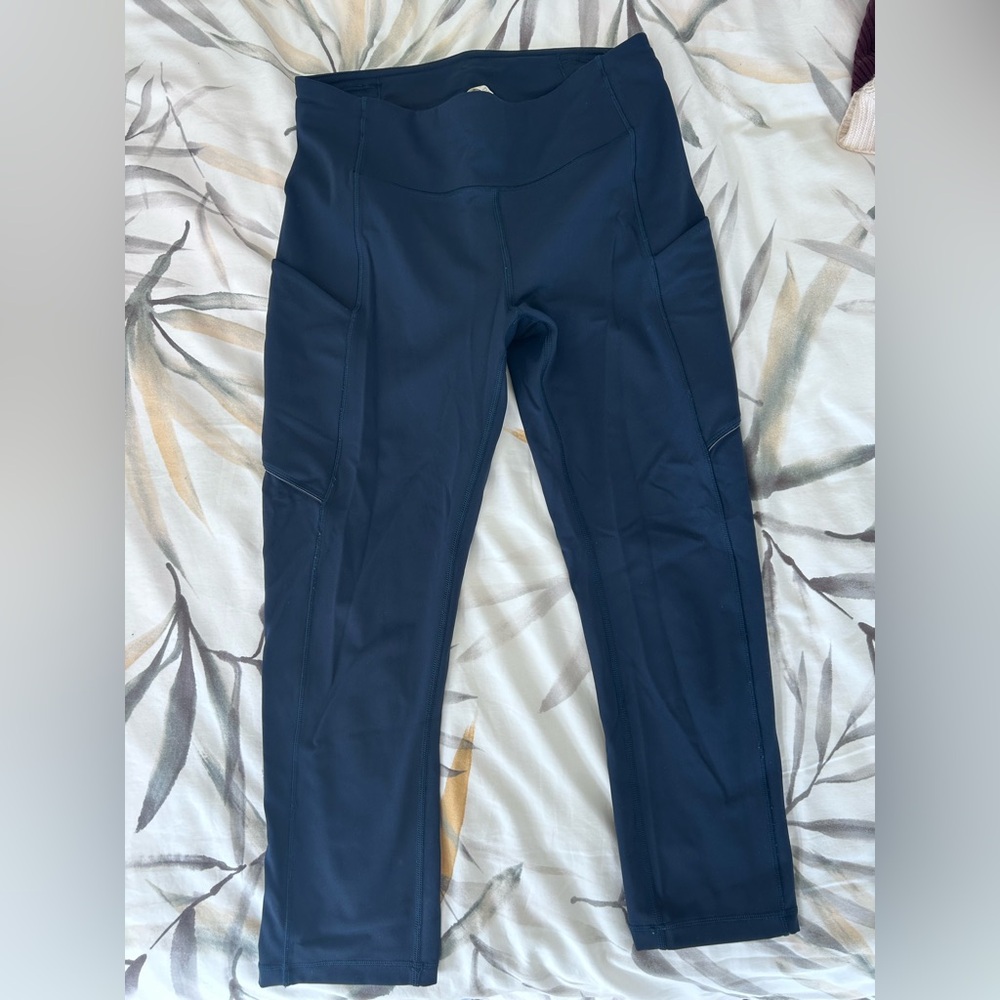 Lululemon High Waisted Navy Leggings size 6 length 23”